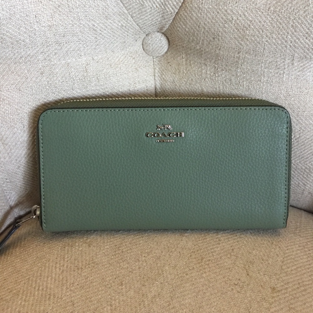Coach Green Leather Wallet Zipper All Around